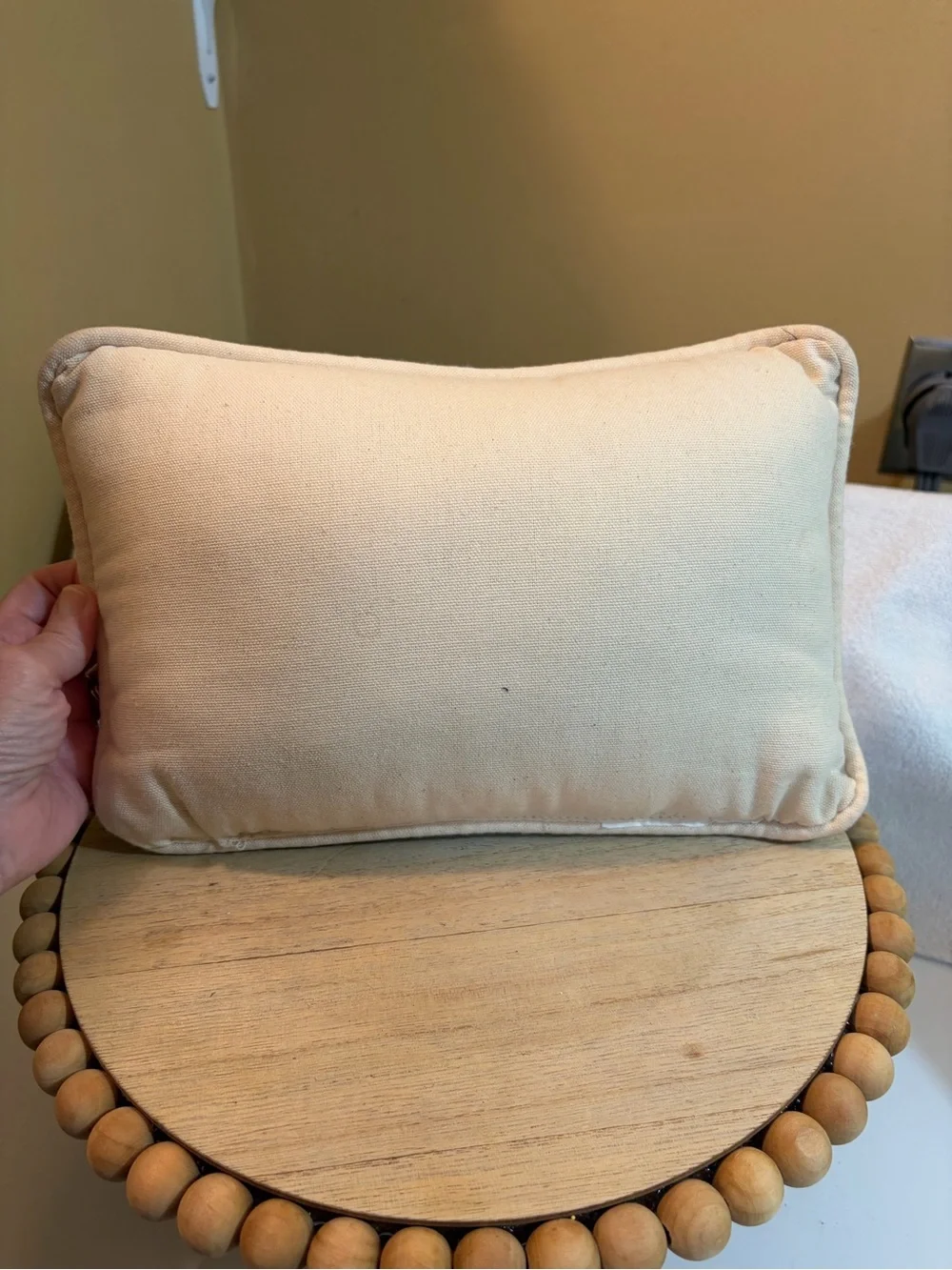 Unbranded cozy accent